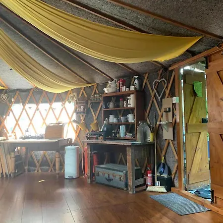 Fieldhead Glamping Cabin In Penrith