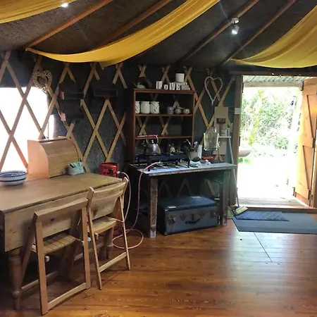 Fieldhead Glamping Cabin In Σπίτι διακοπών *